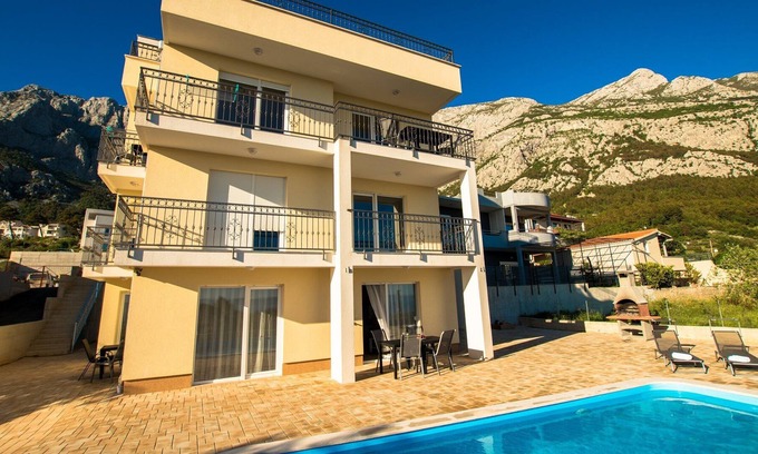 Ratac Villa | Apartment with shared pool MAMATO-A1