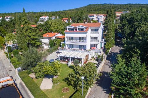 Selce Apartment | Apartments by the sea Selce, Crikvenica - 4802