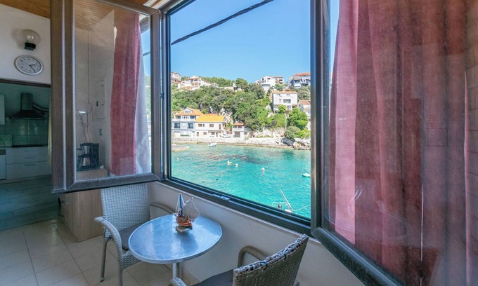 Zavalatica Apartment | Apartments First row (97721-A1) - Zavalatica