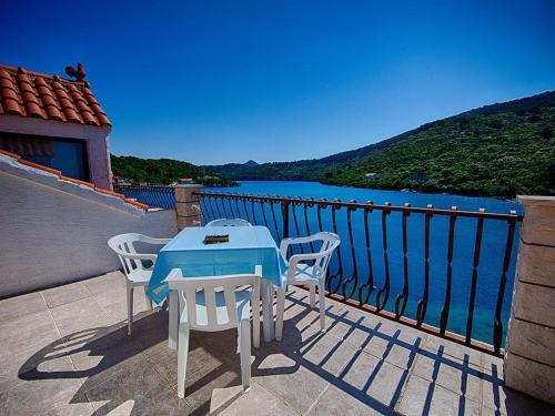 Pasadur Apartment | Apartments Malo Lago - One-Bedroom Apartment with Two Balconies and Sea View - Attic Apartment 2