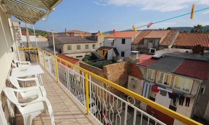 Cove Rogacic Apartment | Apartments Mat (10207-A1) - Vis - island Vis