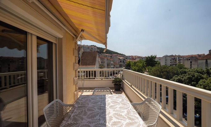 Istok Apartment | Apartments Pero (36191-A2) - Makarska