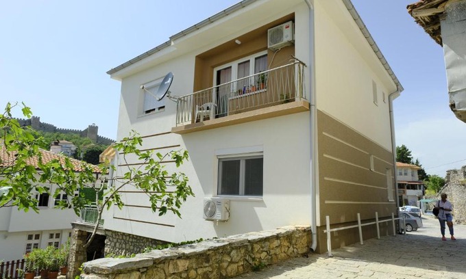 Varosh Apartment | Apartments Surban