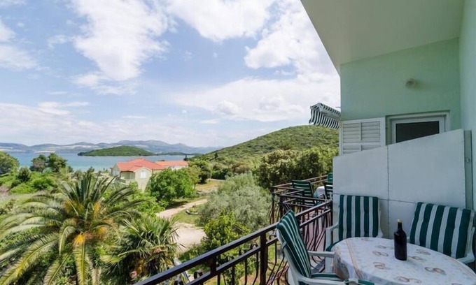 Drace Apartment | Apartments Sutvid- One Bedroom Apartment with Loggia and Sea View