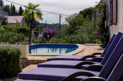 Cove Makarac (Milna) Apartment | Apartments - Villa Ana