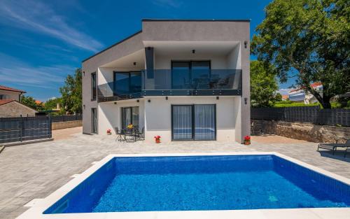 Pinezici Apartment | Apartments Villa "Aurea" with pool