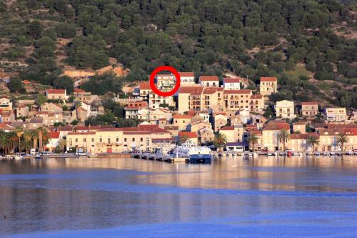 Cove Rogacic Apartment | Apartments with a parking space Vis - 8883