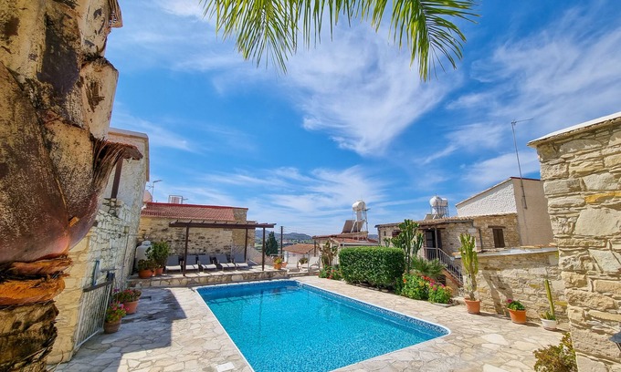 Skarinou Apartment | Aphrodite's Pool Retreat