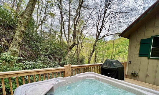 Mill Ridge House | Appalachian Breeze - Hot Tub, Firepit, Wi-Fi