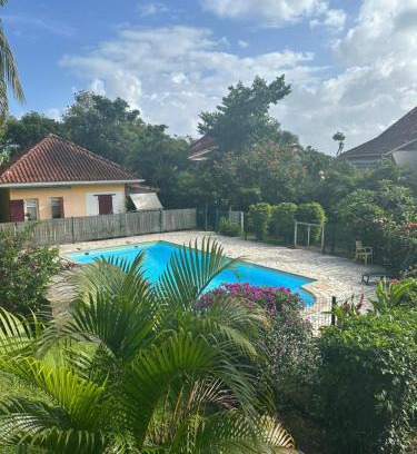 Trois-Ilets Apartment | Appart 50m2 climatisé avec piscine - plage Anse à l'Ane