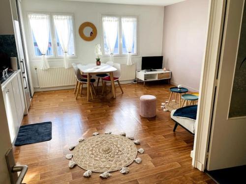 Saint-Nazaire Apartment | Appart, chantier naval, très cosy et vintage