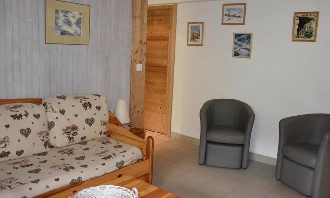 Pralognan-la-Vanoise Apartment | Appartement 2 pièces avec terrasse et jardin privatif, calme, proche commerces et pistes de ski - FR-1-464-184