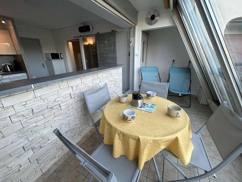 Le Grau-Du-Roi Apartment | Appartement 2 pièces cabine, piscine, parking, 5 couchages - Port Camargue - FR-1-250-234