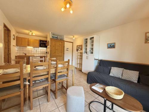 Flumet Apartment | Appartement cosy à Flumet, 3 chambres, balcon sud, Wi-Fi, parking, près des pistes et navettes gratuites - FR-1-595-61