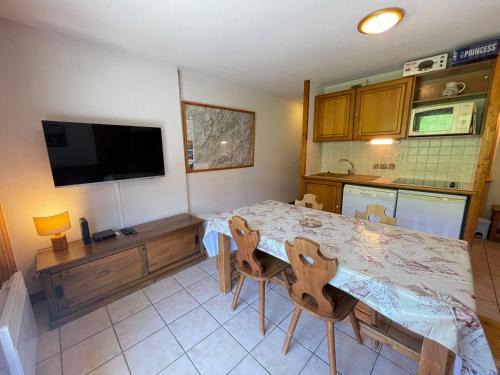 Flumet Apartment | Appartement cosy au pied des pistes avec balcon, wifi et parking - FR-1-505-92
