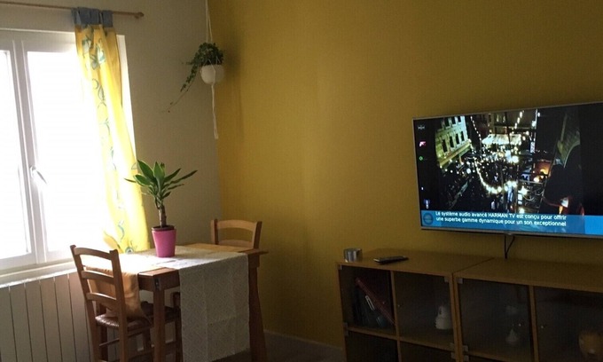 Stains Apartment | Appartement Cosy, Sécurisé, Situé Près du Stade de France Baptisé