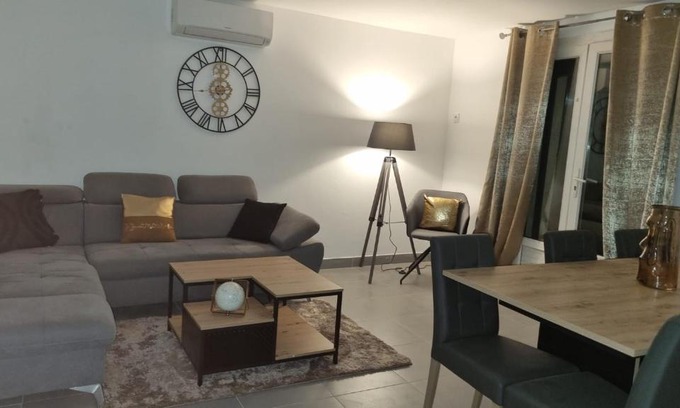 Orange Apartment | Appartement dans un pavillon