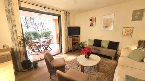 Saumane-de-Vaucluse Apartment | Appartement golf saumane Celomidie