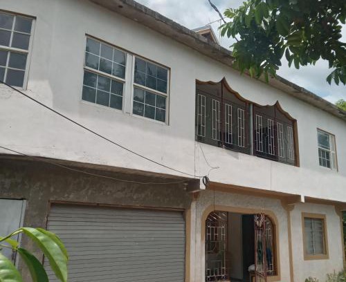 Linstead House | Apple Hide Away