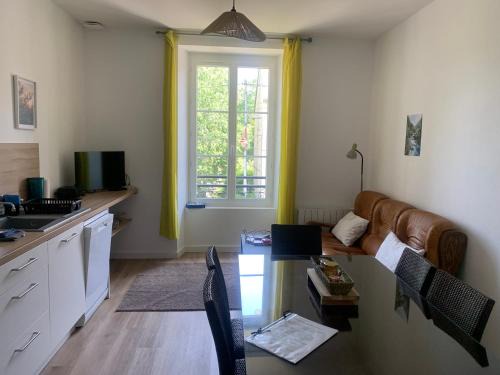 Loures-Barousse Apartment | Appt 3 ch au 1er avec jardin partagé