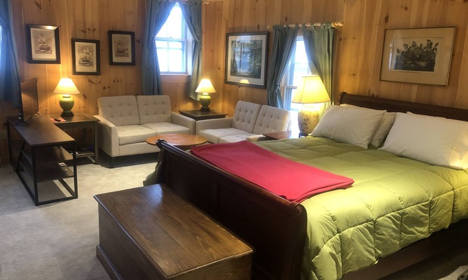 Stonington Apartment | Apt 1 Studio apartments in downtown Stonington