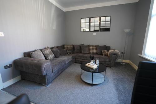 Acocks Green Apartment | Apt - Sleeps2 - Parking - 20Min Drive From Airport