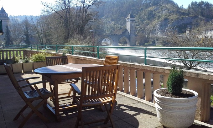 Cahors Apartment | Apt. T1 Bis in town on the 1st floor of a residence with terrace carractère