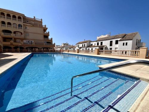 Almerimar Apartment | Apto luminoso con vistas al golf y playa, con parking, piscina