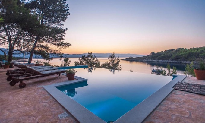 Cove Basina (Jelsa) Villa | Aqua residence