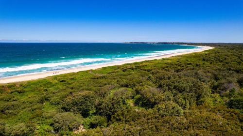 Budgewoi House | Aquavista Beach, Lake, Sun, and Sand