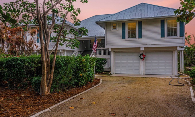Sanibel House | Ar Lan y mor, 3 Bedroom, 3 Bathroom Home in Seagull Estates