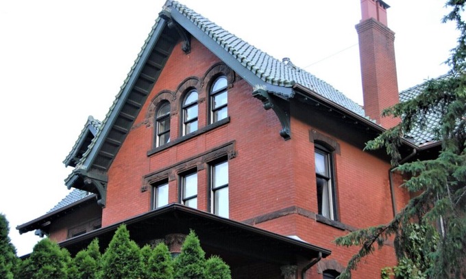 Downtown Minneapolis House | Architect's Brownstone Mansion 6B6B, Porch, Garden