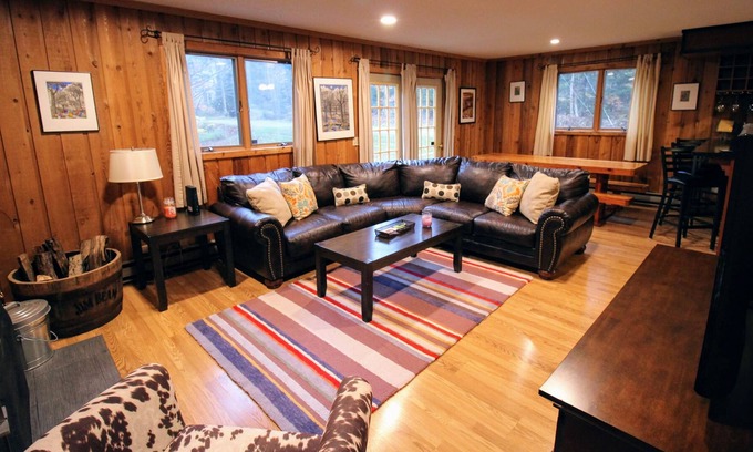 Wilmington House | Arctic Circle - Mount Snow ski house at Chimney Hill with Tesla/EV charger!