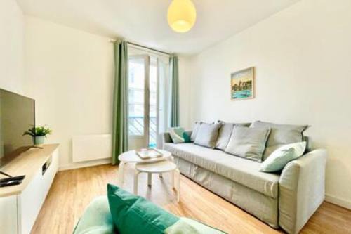 Saint-Nazaire Apartment | Art Deco I Center I High-Speed Wi-Fi I Bright