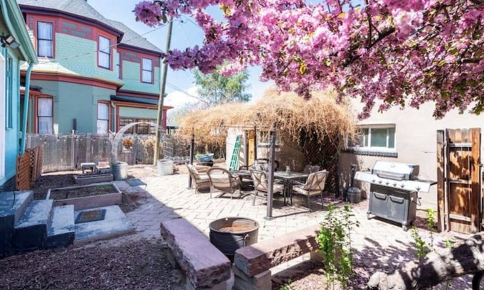 Curtis Park Apartment | Art Loft on Curtis Park