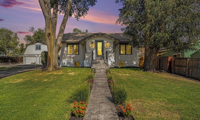 Lamar Heights Area House | Artsy Arvada Urban Cottage + Guest House - Near Breweries, Golf, Theatre, Parks