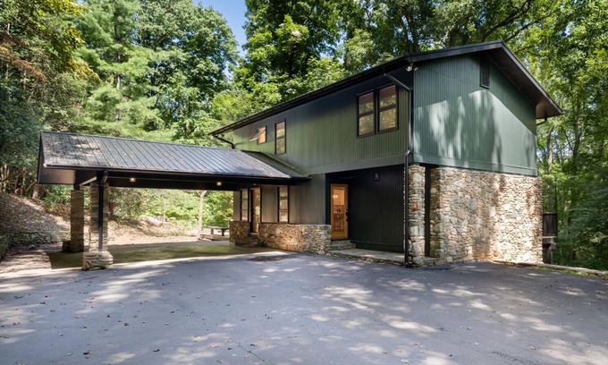 Skyland Cabin | Asheville Cabin*Blue Ridge*Biltmore*Firepit*Arcade