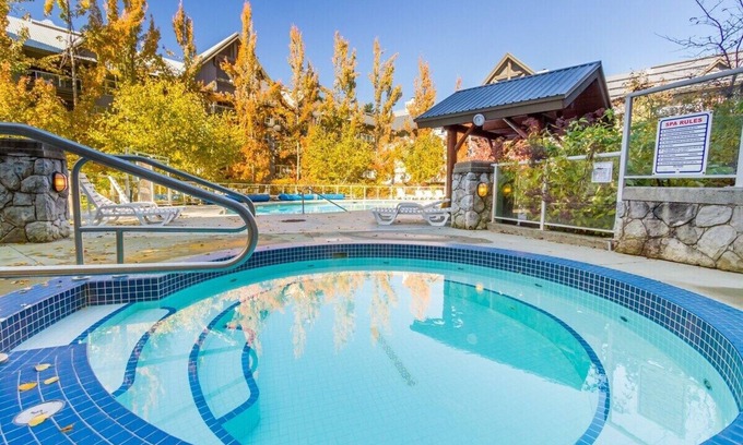 Upper Village Condo | Aspens by Whistler Blackcomb VR