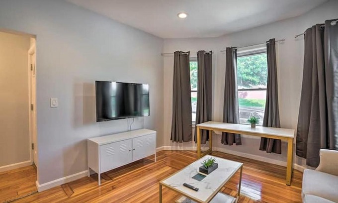 Fields Corner West Apartment | Astonishing 4BR Bright *Apt with modern amenities!