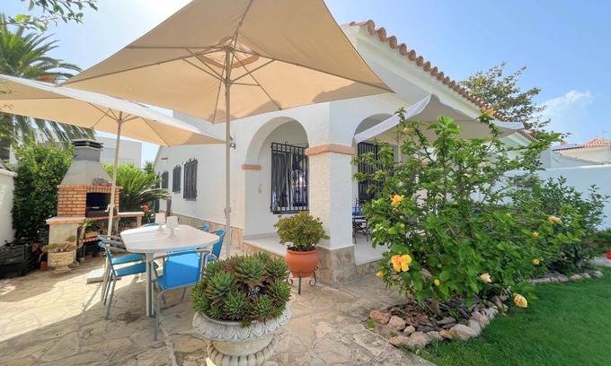 Cambrils Ski Chalet | at Cambrils Mar area, nice house with garden