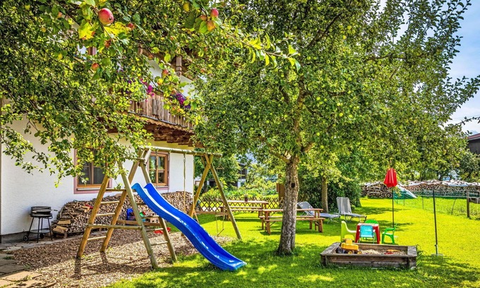 Saalfelden am Steinernen Meer Villa | Beautiful apartment in villa for 6 people with TV and balcony