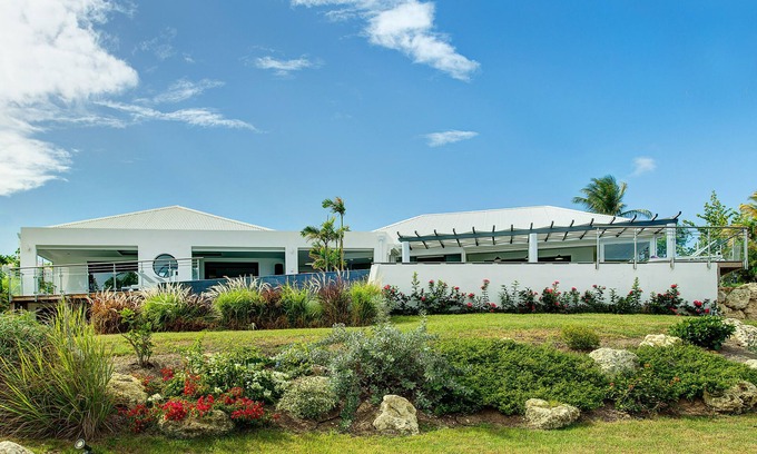 Saint-Francois Villa | At the entrance to Saint François, facing the waves with a panoramic sea view