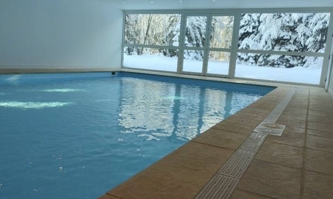 Les Contamines-Montjoie Apartment | At the foot of the slopes! 4/5-person apartment with pool