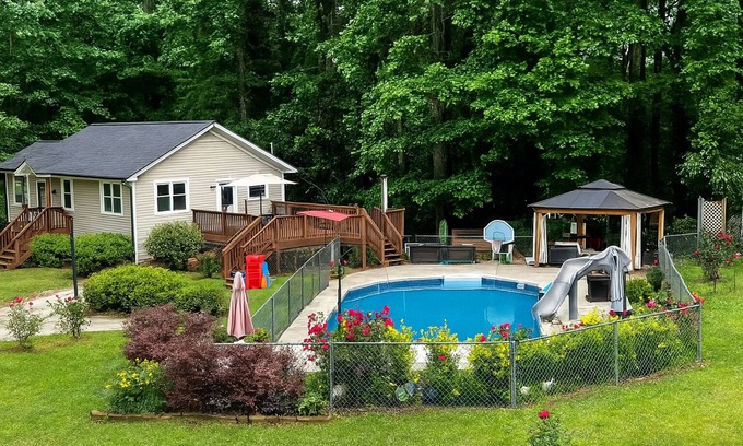 Sandtown House | Atlanta Pool Home Near Airport, Attractions & Downtown 8 guests Max