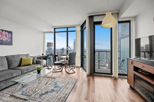 Bay Cloverhill Apartment | Attractive 1 Bedroom High Floor with Skyline View