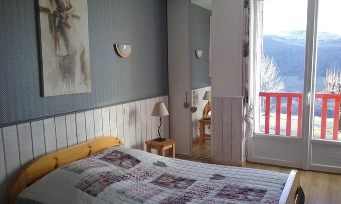 Saint-Paul-de-Salers Hotel | Auberge du Col de Neronne