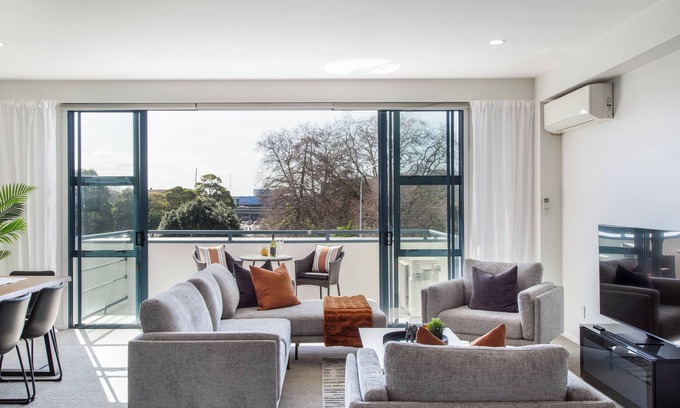 Auckland Central Business District Apartment | Auckland Luxe Haven