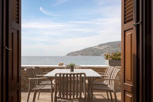 Neo Itilo Apartment | Aura Seafront Villa