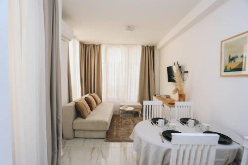 Rafajlovici Apartment | Aura Time 33