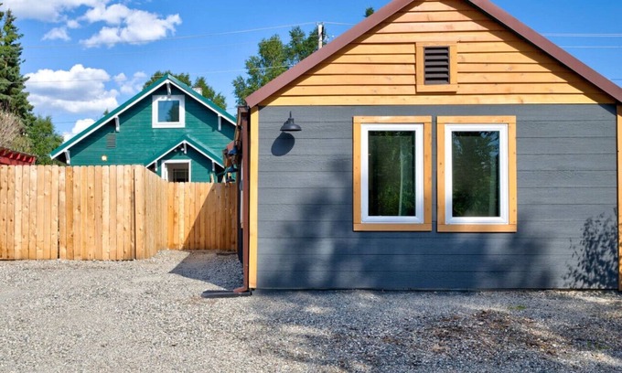 Fairbanks Cabin | Aurora Alaskan Getaway *Walk to Downtown*